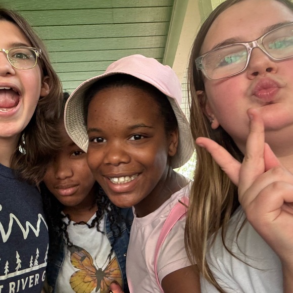 Meet your Posher, Jolene - Picture 3 of 5